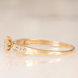 Anello a fascia con fiore centrale in oro giallo 9K con diamanti (0.05ctw ca.), anni ‘70/‘80