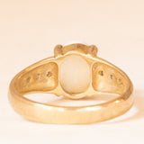 Anello vintage in oro giallo e bianco 8K con opale (1ct ca.) e diamanti, anni ‘60