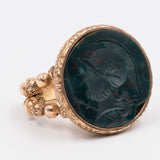 Anello a sigillo antico in 8k e princisbecco con diaspro sanguigno inciso, fine '800