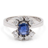 Anello vintage in oro bianco 14K con zaffiro(0.80ct ca.) e diamanti (0.48ctw ca.), anni '60