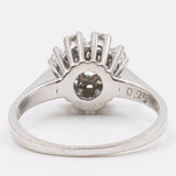 Anello vintage a fiore in oro bianco 18K con diamanti di taglio brillante (0.75ctw ca.), anni '60