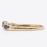 Anello vintage a "V" in oro giallo 9k con zaffiri e diamanti, 1999