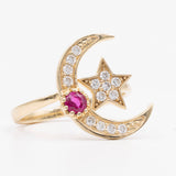 Anello vintage in oro giallo 14k con luna e stella, con diamanti (0,20ctw) e rubino.