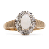 Anello in oro giallo 9K con opale (0.30ct ca.) e diamanti