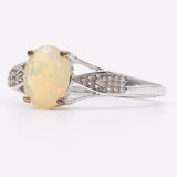 Anello in oro bianco 9k con opale e diamanti