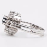 Anello vintage a margherita in oro bianco 14k con zaffiro (0,40ct) e diamanti (0,80ctw)