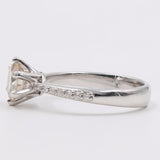 *RISERVATO* Anello solitario in oro bianco 18K con diamante centrale (1.24ct) e diamanti laterali