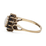 Anello vintage a margherita in oro giallo 9k con opale e zaffiri