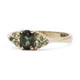 Anello vintage in oro 9k con tormalina verde e peridoti