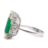 Anello vintage in oro bianco 14k con smeraldo (5,50ct) e diamanti (1,65ctw), anni '70