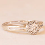 Anello a fiore vintage in oro bianco 9K con diamanti (0.22ctw ca.), anni ‘80/‘90