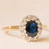 Anello a margherita vintage in oro giallo 9K con zaffiro (1.20ct ca.) e diamanti (0.12ctw ca.), anni ‘80/‘90