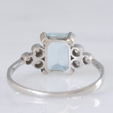 Anello vintage in platino con acquamarina (1.40ct ca.) e diamanti (0.18ctw ca.), anni ‘70