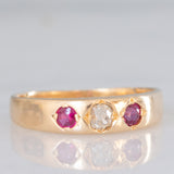 Trilogy gypsy vintage in oro giallo 14K con diamante (0.16ct ca.) e rubini (0.16ctw ca.), anni ‘40/‘50