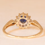 Anello a margherita vintage in oro giallo e bianco 9K con zaffiro (0.40ct ca.) e diamanti (0.14ctw ca.)