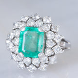 Anello vintage in oro bianco 14K con smeraldo (2ct ca.) e diamanti di taglio brillante (1.40ctw ca.), anni ‘60/‘70