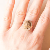 Anello vintage in oro giallo 9K con cammeo su lava, anni ‘40/‘50
