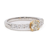 Anello vintage in platino 900 e oro giallo 18k con diamante centrale fancy di 0,508ct e diamanti laterali (0,45ctw)