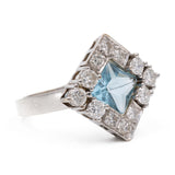 Anello vintage in oro bianco 14k con topazio azzurro quadrato e diamanti di taglio brillante (0,80ctw)