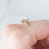 Trilogy vintage in oro giallo 9K con perle bianche e diamante di taglio huit-huit, anni ‘50/‘60