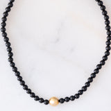 Collana moderna con onice e oro giallo 18K