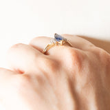 Anello vintage in oro giallo con zaffiro (0.80ct ca.) e diamanti di taglio brillante (0.18ctw ca.), anni ‘80