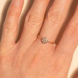 Anello a fiore antico in platino e oro giallo 18K con diamanti di taglio vecchia miniera, 1901-1910