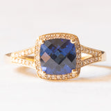 Anello moderno in oro giallo 10K con zaffiro sintetico e diamanti (0.25ctw ca.)