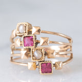 Anello “quadruplo” vintage in oro giallo 18K con paste di vetro rosse e perline bianche, anni ‘60