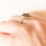 Anello a fiore vintage in oro giallo 8K con granati (1.30ctw ca.), anni ‘70