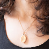 Ciondolo portafoto antico con lamina in oro giallo 9K su metallo e con diamante, anni ‘10/‘20