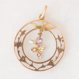 Ciondolo antico in oro giallo 9K con decorazioni naturalistiche e con rodine decorato da perline bianche e da ametista, anni ‘10/‘20