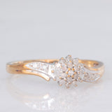 Anello a fiore vintage in oro giallo e bianco 9K con diamanti (0.15ctw ca.), anni ‘80