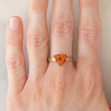 Solitario in oro giallo 9K con quarzo citrino di taglio trillion (1.93ct)