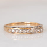Anello vintage in oro giallo 9K con diamanti (0.10ctw ca.) e scritta traforata “MUM”, anni ‘80/‘90