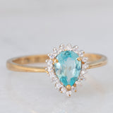 Anello a margherita a goccia in oro giallo 9K con apatite (0.59ct) e zirconi bianchi