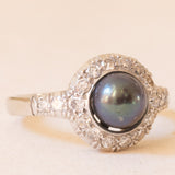 Anello a margherita vintage in oro bianco 14K con perla nera e diamanti di taglio brillante (0.40ctw ca.), anni ‘70