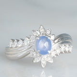 Anello a margherita vintage in platino con zaffiro stellato (0.71ct) e diamanti (0.27ctw), anni ‘80/‘90