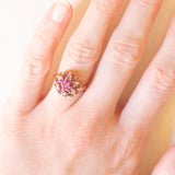 Anello vintage in oro giallo 9K con rubini (0.44ctw ca.) e diamanti (0.06ctw ca.), anni ‘80