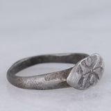 Anello medievale in argento con incisioni, XI/XIV secolo d.C.