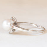 Anello a margherita vintage in oro bianco 14K con perla bianca coltivata e diamanti (0.08ctw ca.), anni ‘60