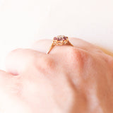 Anello a margherita vintage in oro giallo e bianco 9K con rubini sintetici (0.32ctw ca.) e diamante, anno 1962