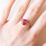 Anello solitario vintage in oro giallo 8K con rubino sintetico (2.50ct ca.), anni ‘40/‘50