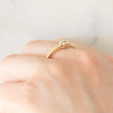 Anello a fiore vintage in oro giallo 14K con diamanti di taglio brillante (0.10ctw ca.), anni ‘80