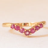 Anello a “V” vintage in oro giallo 9K con rubini sintetici (0.35ctw ca.), anno 2001