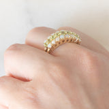 Tripla veretta in oro giallo 14K con peridoti verdi (1ctw ca.) e opali (0.80ctw ca.), anni ‘80