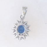Ciondolo a margherita vintage in platino con zaffiro (0.64ct) e diamanti (0.23ctw)
