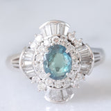 Anello ballerina vintage in platino con alessandrite naturale (1.10ct) e diamanti di taglio brillante e tapered (0.81ctw), anni ‘90