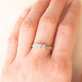 Anello “trilogy” in oro bianco 9K con diamanti (0.25ctw ca.), anni ‘80/‘90