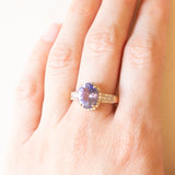 Anello da cocktail vintage in oro giallo e bianco 9K con tanzanite (3.20ct ca.) e diamanti (0.46ctw ca.)
